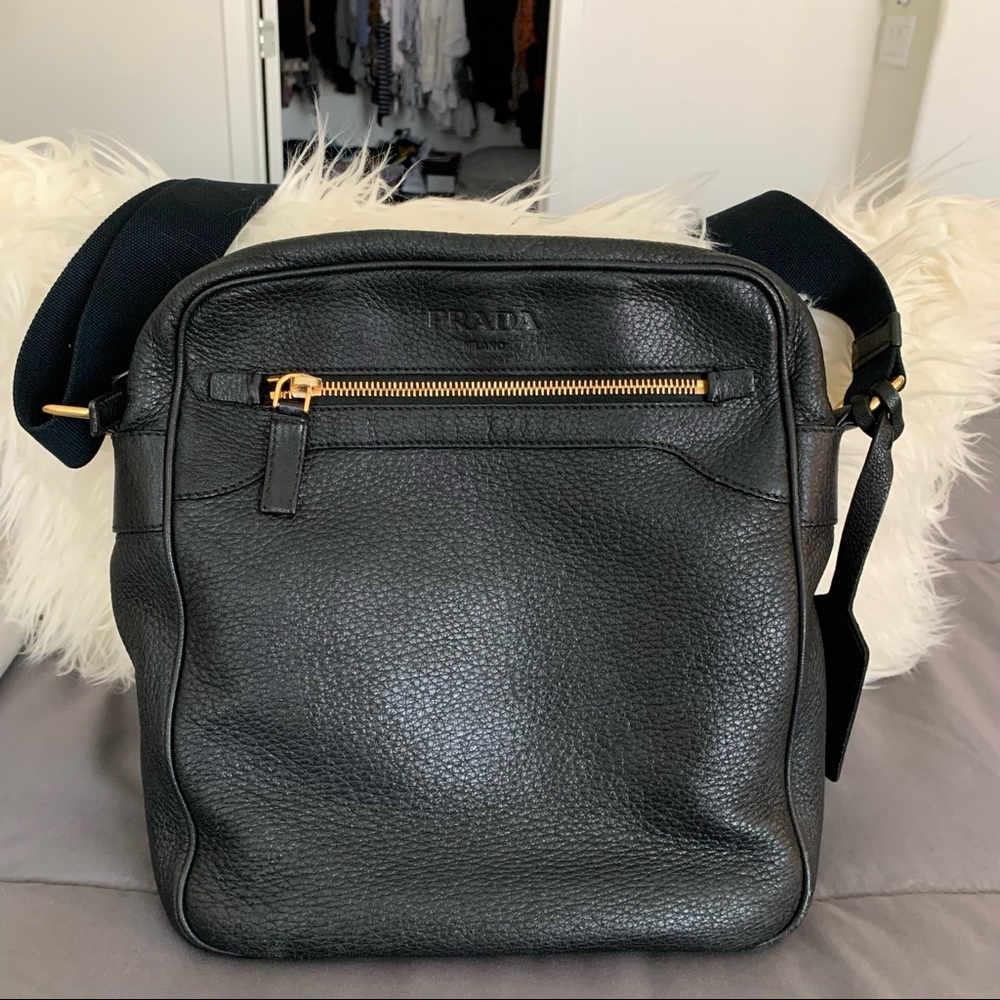 Prada leather crossbody bag in black